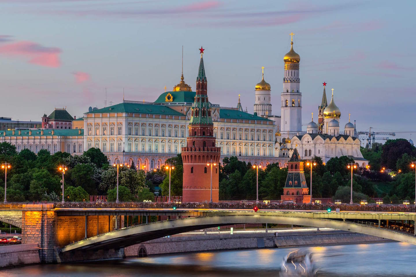 Занятие курса русского языка для иностранцев в Москве
